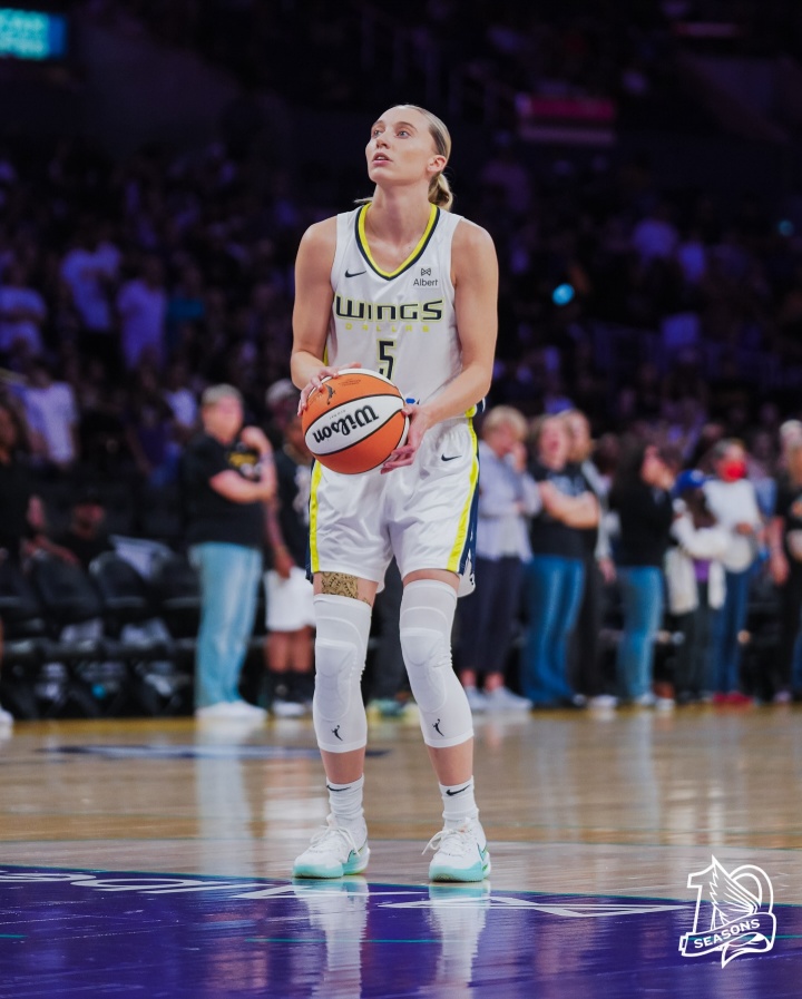 21中17💥佩奇单场44分平WNBA新秀最高分 但遗憾遭对手压哨绝杀