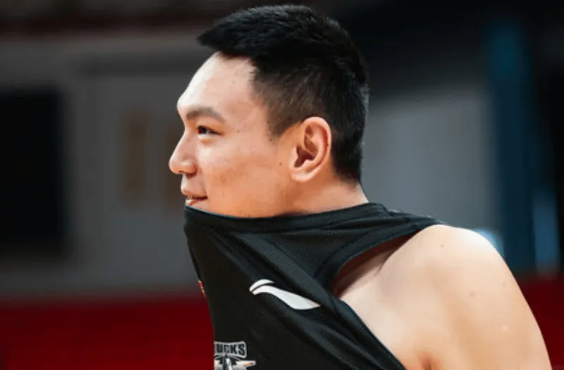 媒体人致敬朱彦西：你是经典绝杀的主人公&amp;amp;四年三冠的缔造者