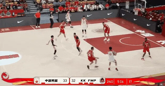 开云体育app-王俊杰突破飞身上篮再打进，已经拿到8分3篮板2助攻